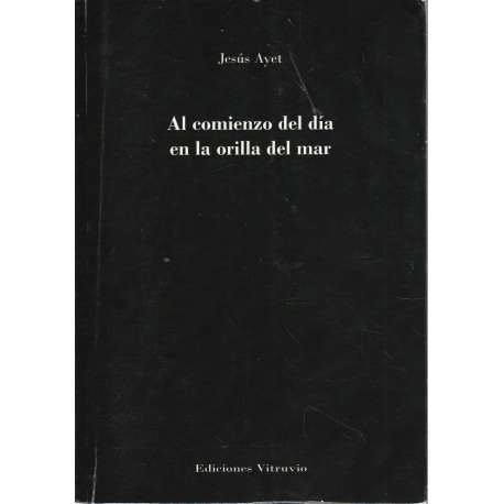 Al comienzo del día en la orilla del mar
